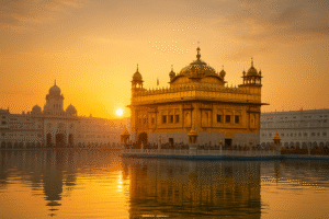 सुबह के समय अमृतसर का स्वर्ण मंदिर चमकता हुआ